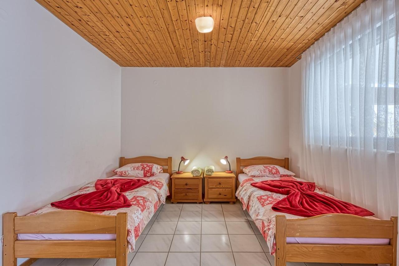 Apartments Kiki Spada Porec Exterior photo