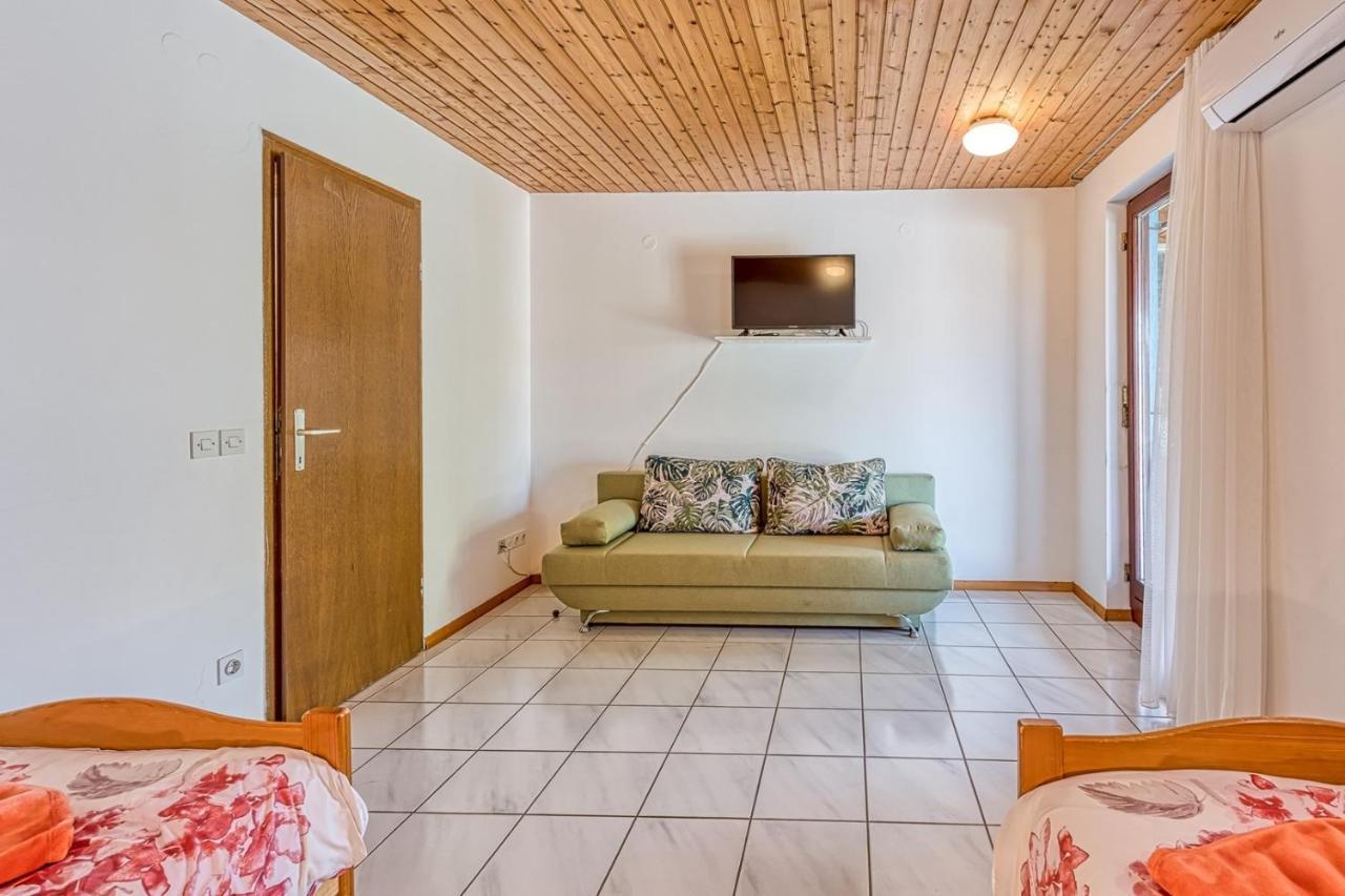 Apartments Kiki Spada Porec Exterior photo